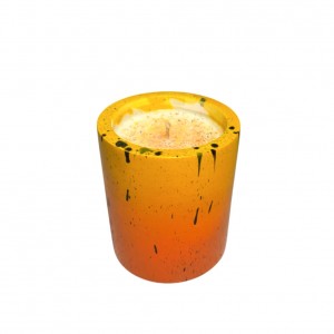 Orange Kerze